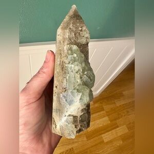 Crystal tower with light green flourite